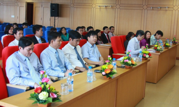 Đảng bộ cơ quan Tổng công ty Viglacera tổ chức kết nạp Đảng viên mới